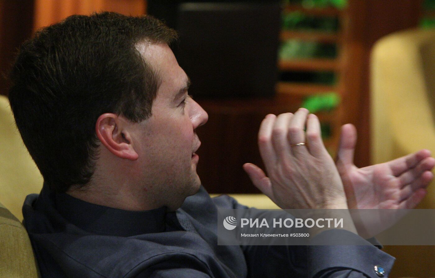 Д.Медведев посмотрел трансляцию матча Россия-Словения
