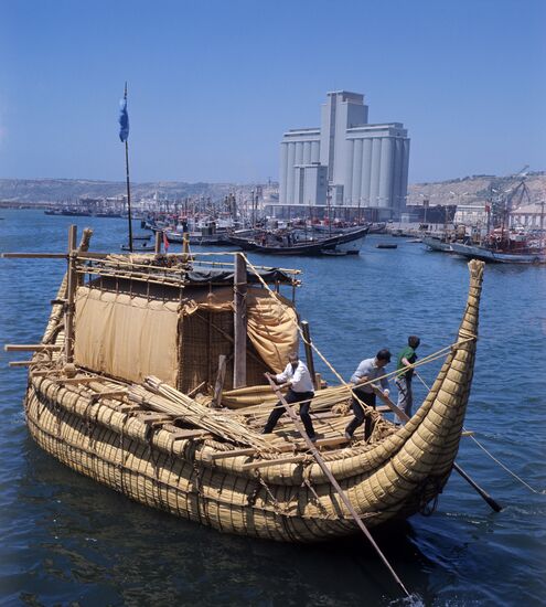 Экспедиционная папирусная лодка "Ра-2"