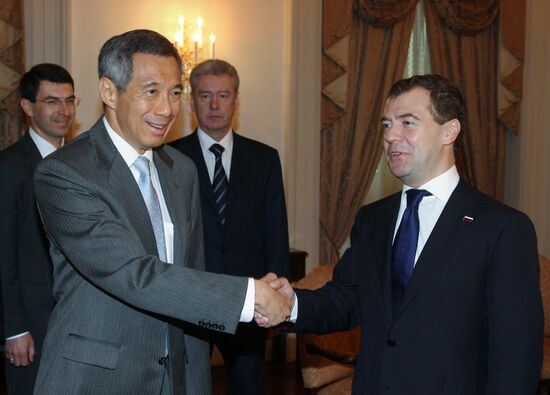 Первый официальный визит президента РФ в Сингапур. Второй день