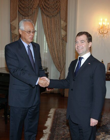 Первый официальный визит президента РФ в Сингапур. Второй день