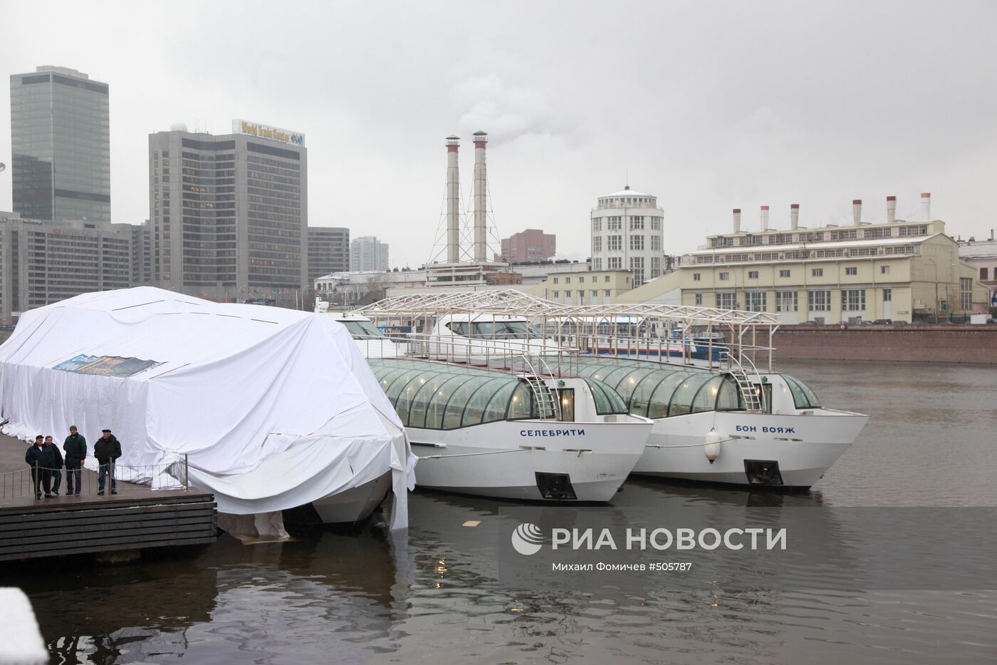 Всесезонные прогулочные яхты начали курсировать по Москва-реке