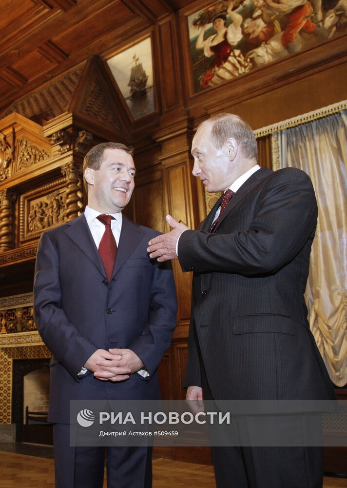 Д.Медведев и В.Путин посетили Дом музыки