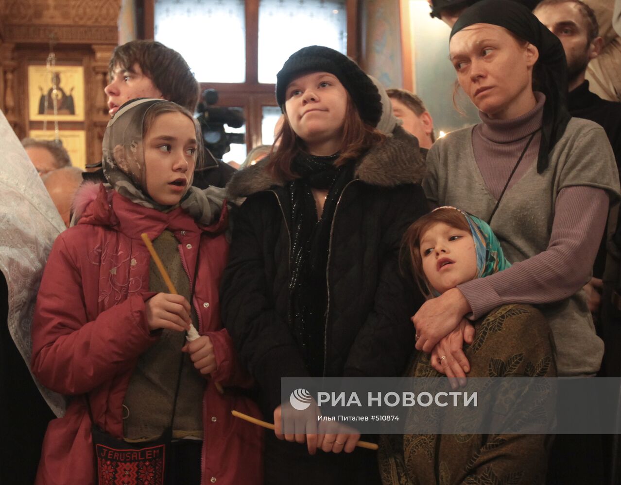 Отпевание иерея Даниила в храме святых апостолов Петра и Павла