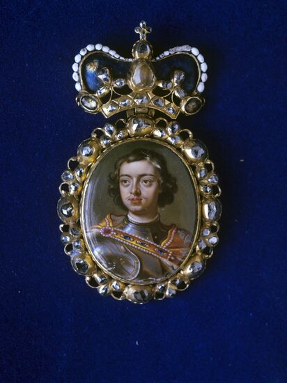 Наградной знак с портретом Петра I в медальоне