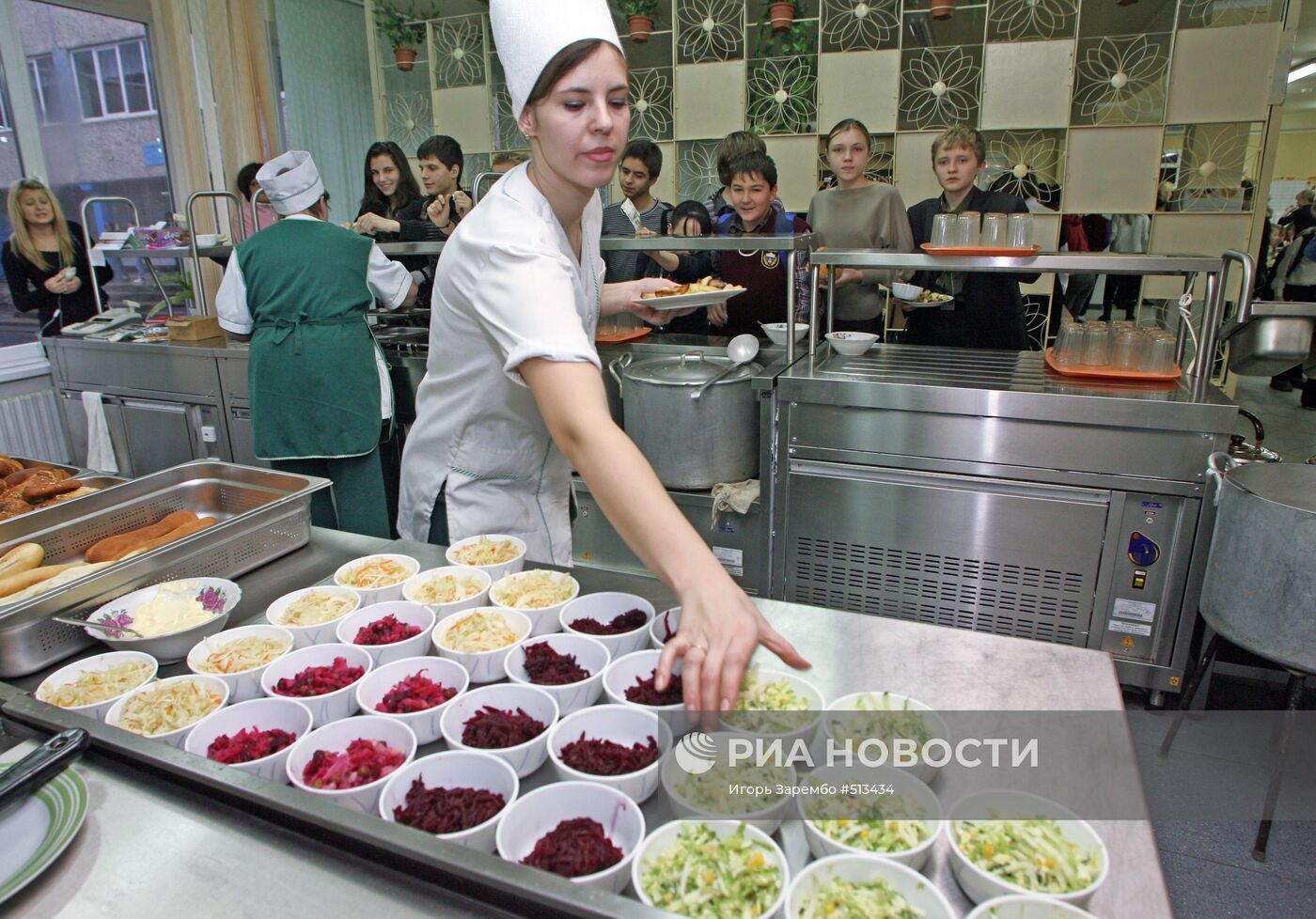 Работа столовой-пекарни в средней школе № 1 в Светлогорске
