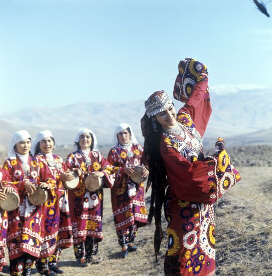 Участницы танцевального ансамбля