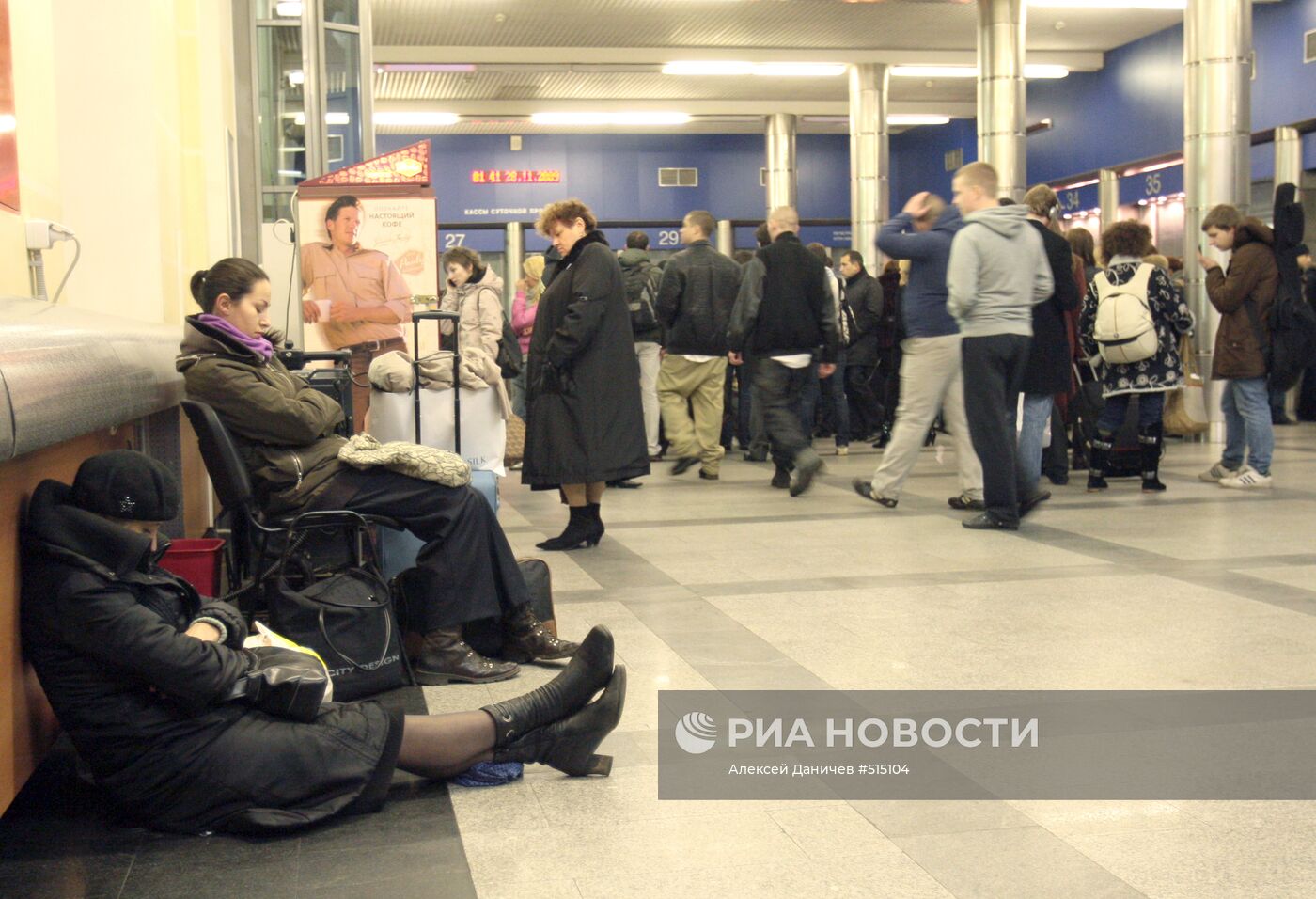 Пассажиры на Московском вокзале в Санкт-Петербурге