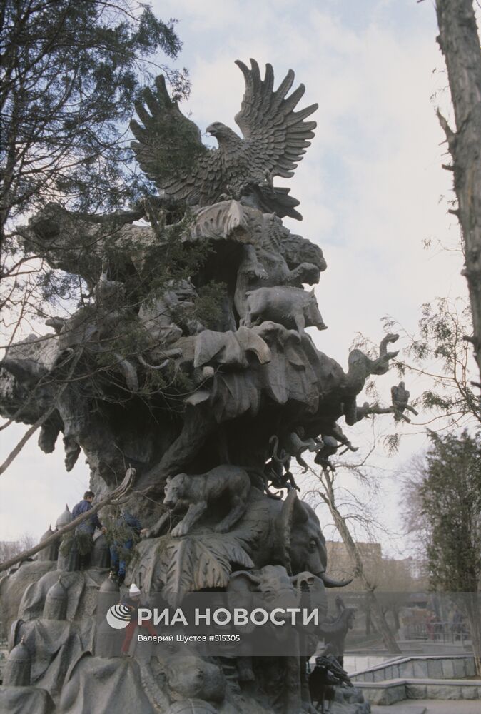 Скульптурная композиция "Дерево Сказок"