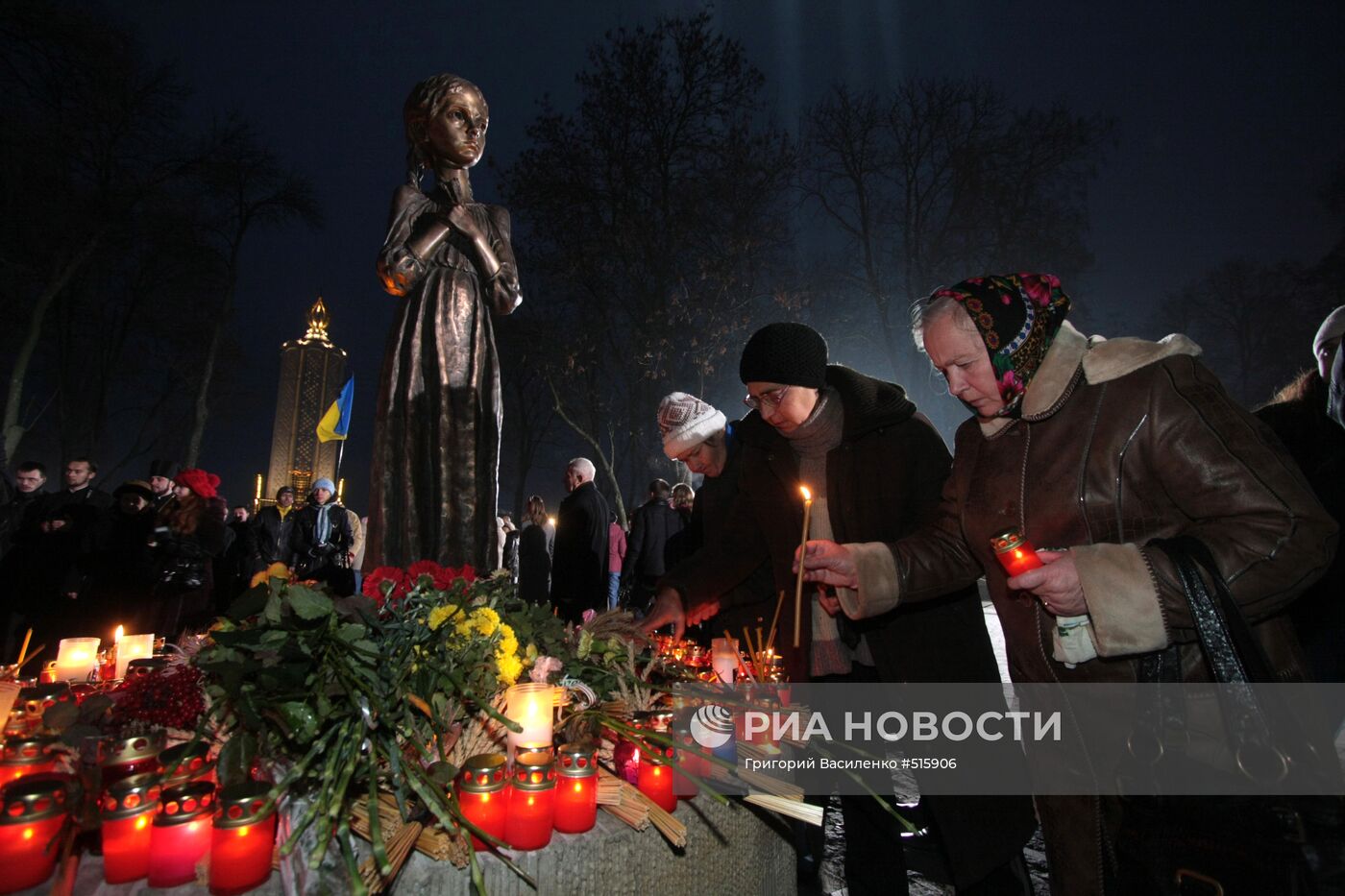 Участники всеукраинской акции "Зажги свечу"