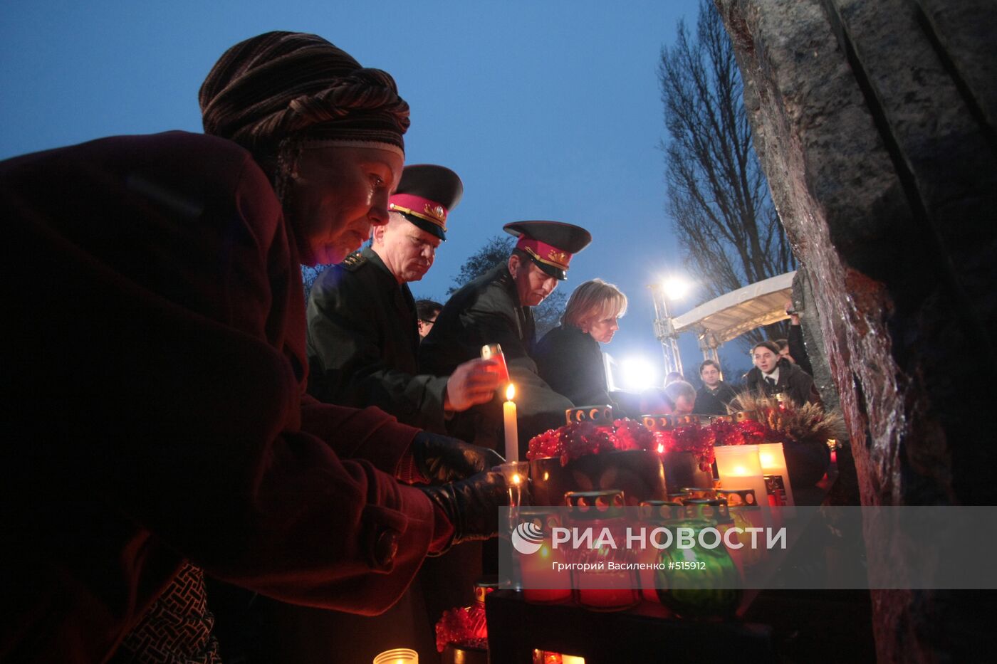 Участники всеукраинской акции "Зажги свечу"