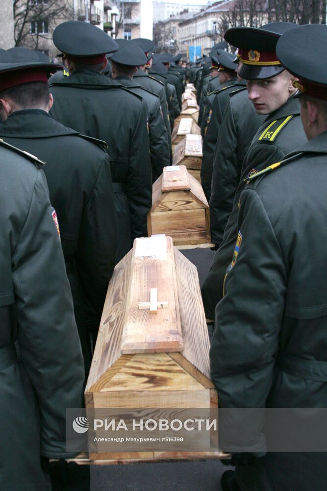 Захоронение останков жертв голодомора во Львове