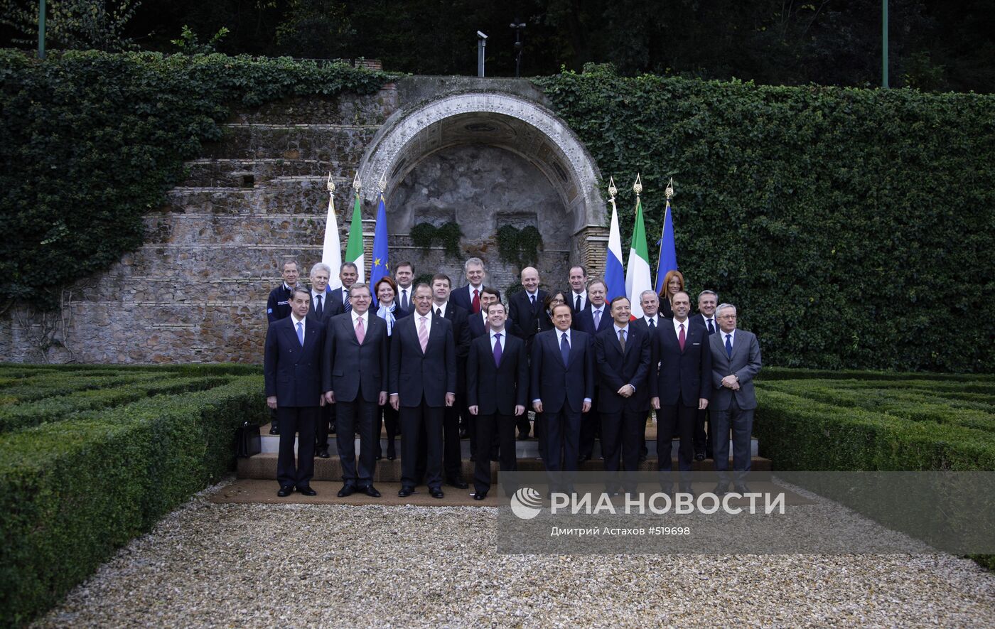 Д.Медведев на церемонии фотографирования в Риме