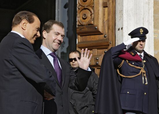 Д.Медведев на церемонии официальной встречи в Риме