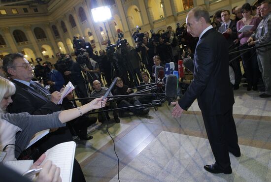 Владимир Путин ответил на вопросы россиян в прямом эфире