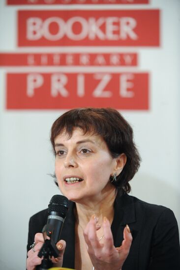 Лауреатом "Русского букера" стала писательница Елена Чижова