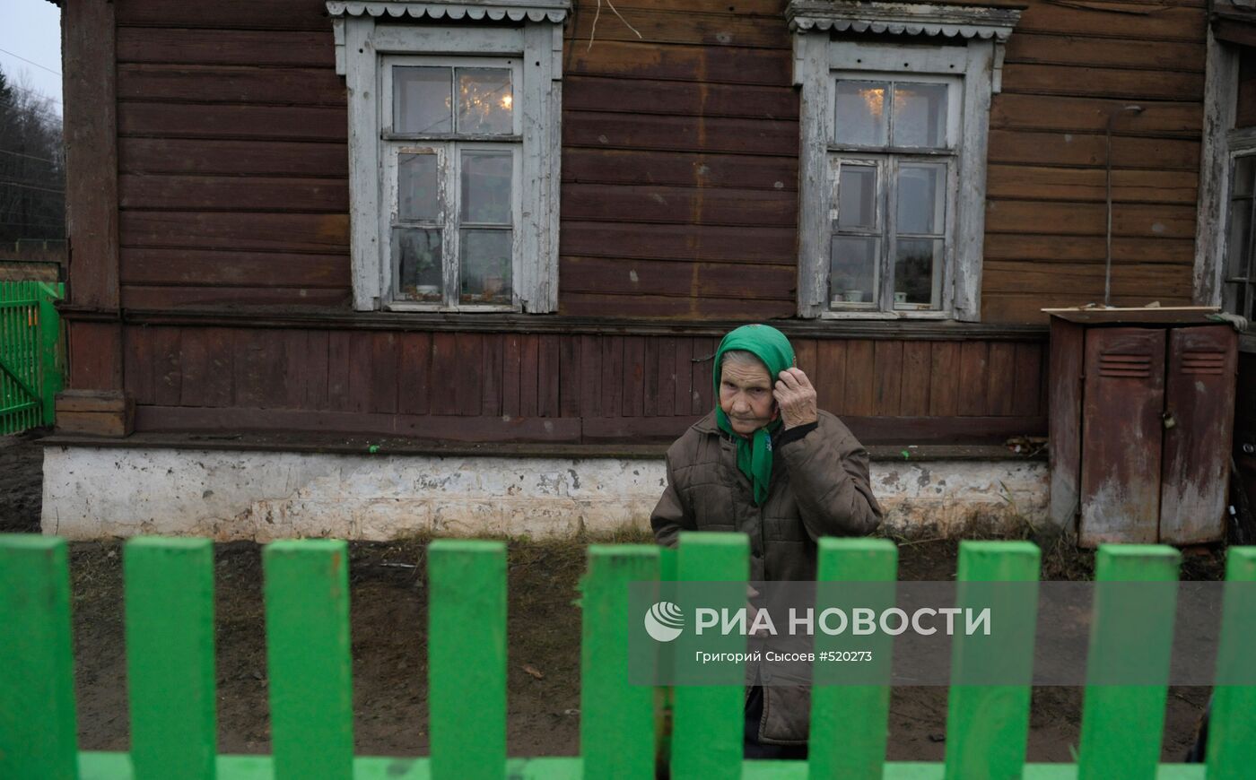 Пенсионерке Елене Голубевой установили новый забор