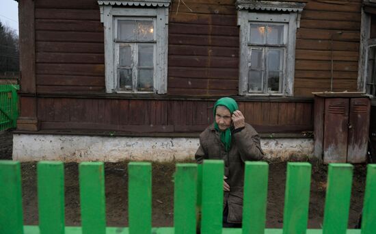 Пенсионерке Елене Голубевой установили новый забор