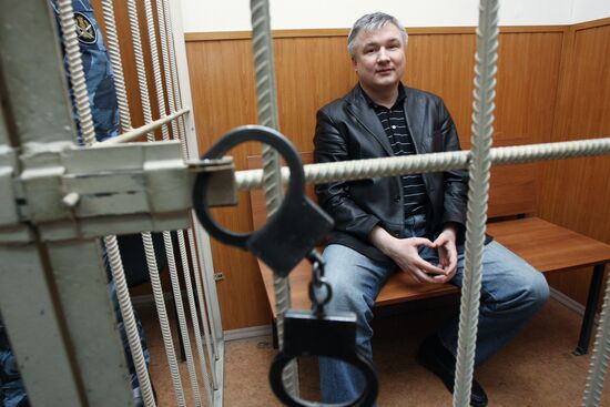 Рассмотрение ходатайства об аресте экс-сенатора Изместьева