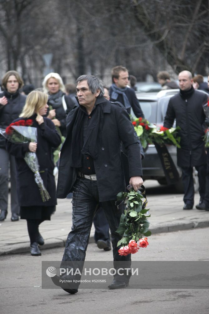 Бари Алибасов