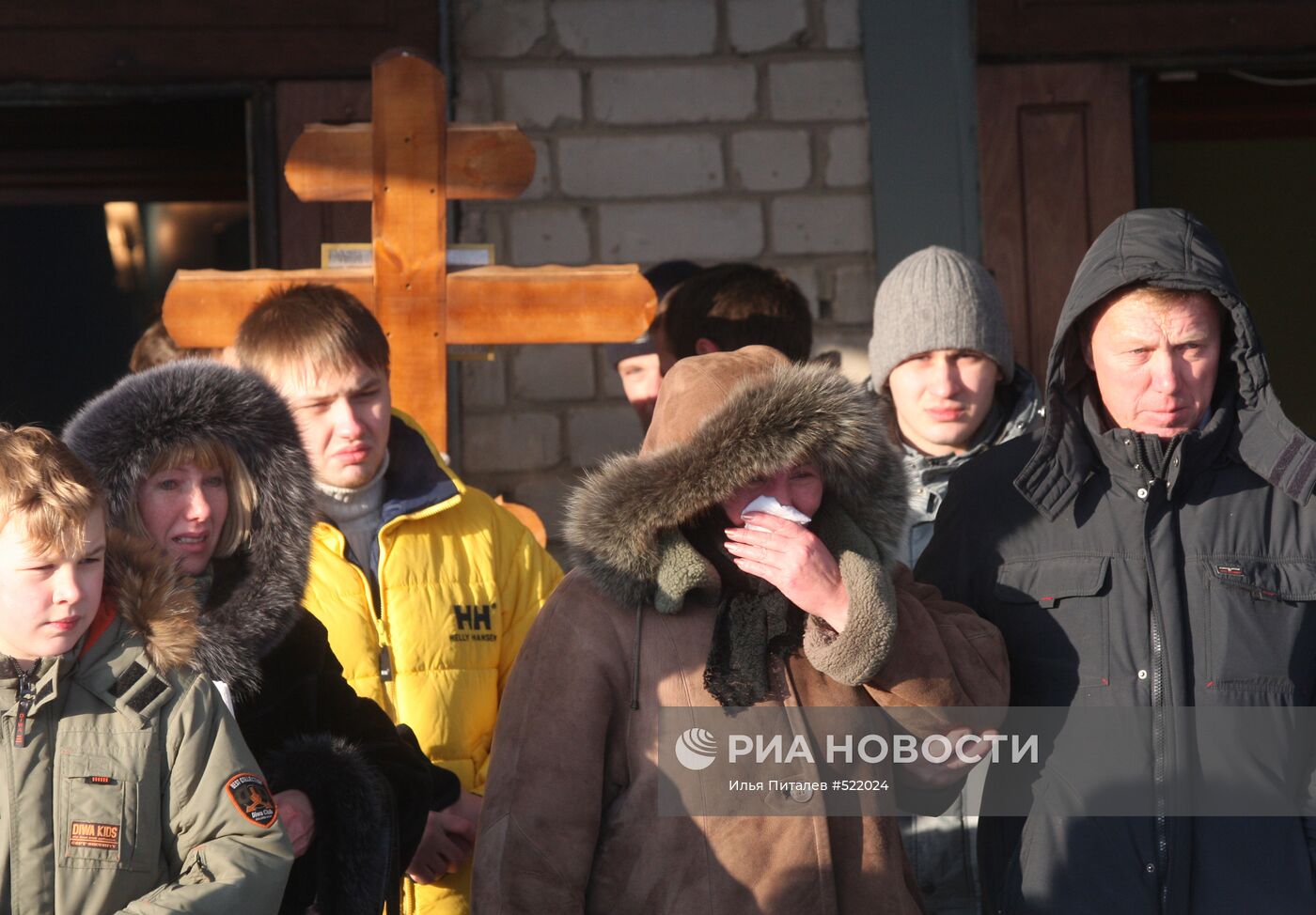 Выдача родственникам тел погибших при пожаре в пермском клубе