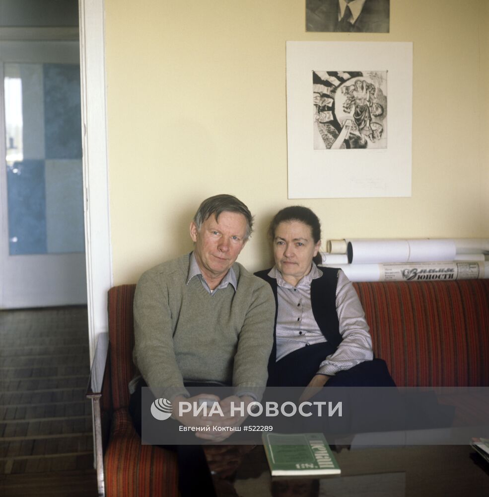 Василь Быков с женой Ириной