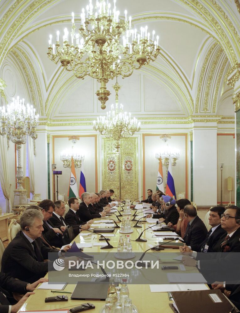 Д.Медведев и М.Сингх на переговорах в Москве