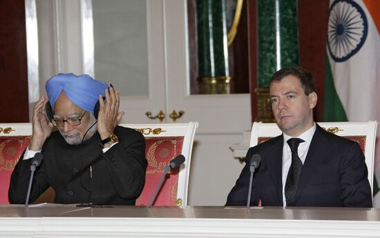 Д.Медведев и М.Сингх на пресс-конференции в Москве
