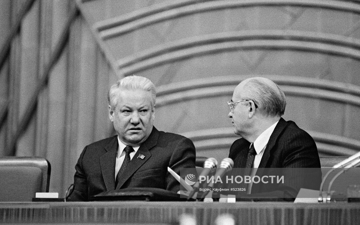 Президенты РФ Борис Ельцин и СССР Михаил Горбачев