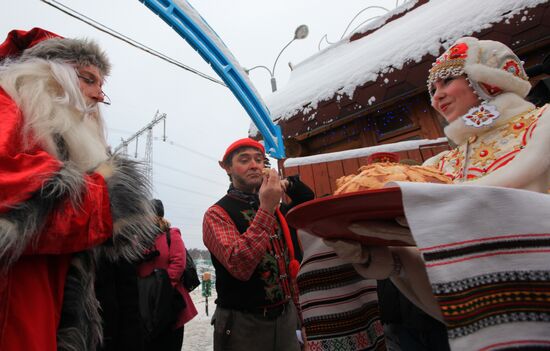 Встреча российского Деда Мороза и норвежского Юлениссена