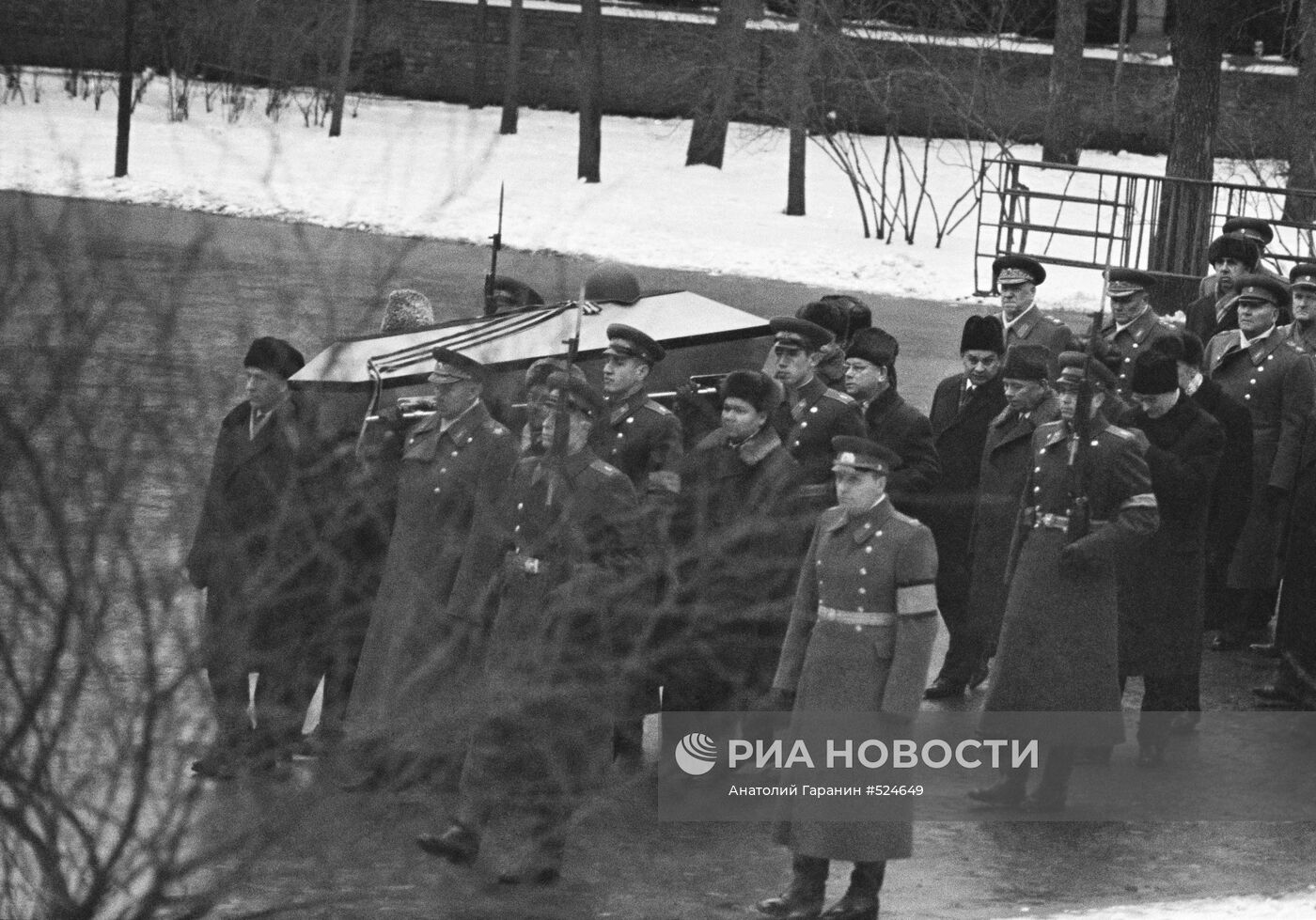 Церемония захоронения Неизвестного солдата у Кремлевской стены