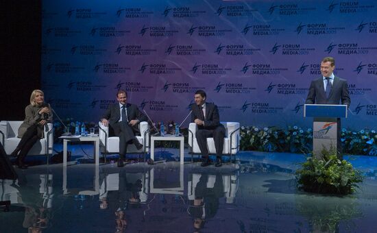 Президент РФ выступил на Форуме Европейских и Азиатских Медиа
