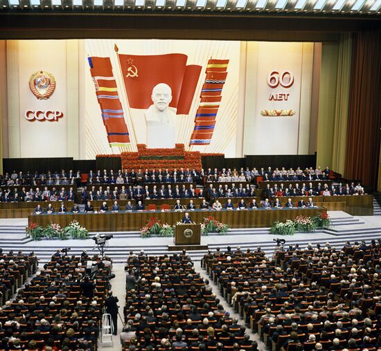 Торжественное заседание посвященное 60-летию СССР