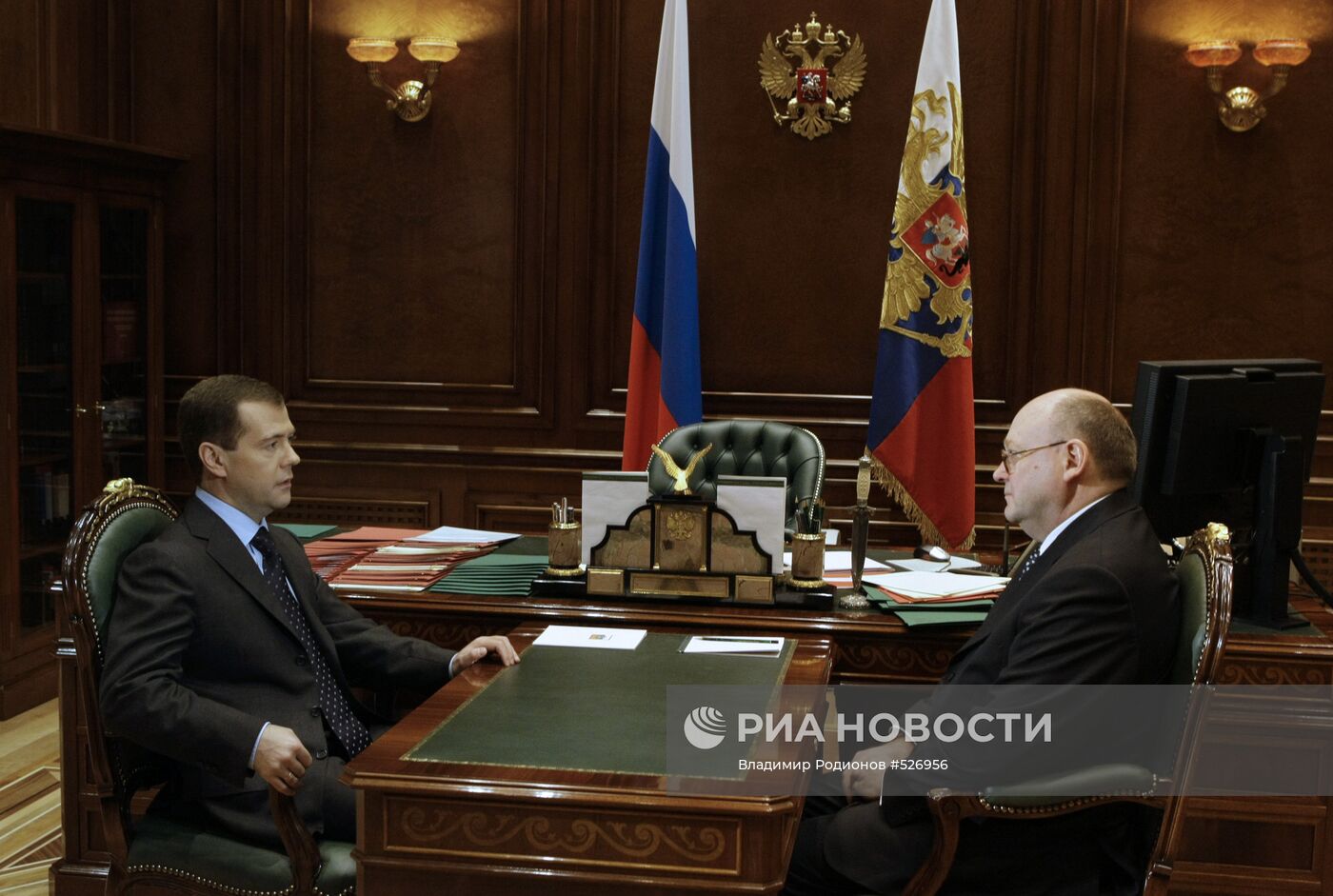 Д.Медведев провел встречу с новым послом РФ в Узбекистане