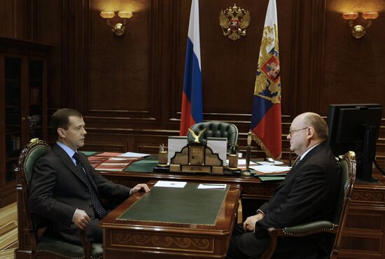 Д.Медведев провел встречу с новым послом РФ в Узбекистане