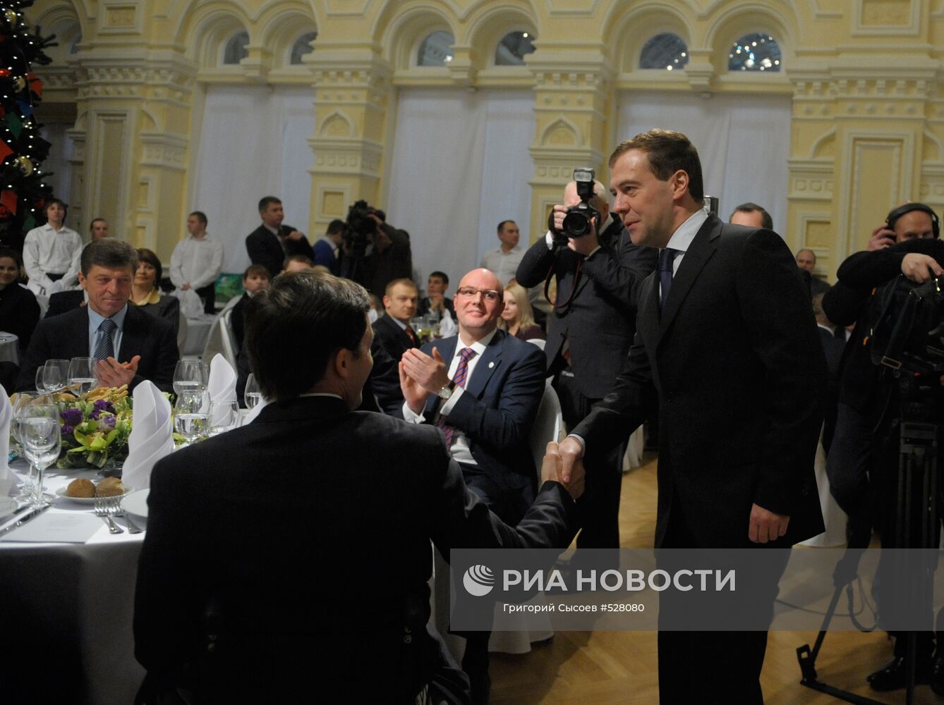 Д.Медведев на приеме по случаю празднования Паралимпийского дня