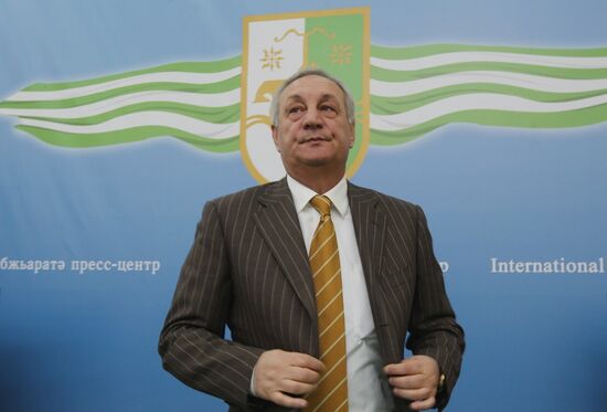 С.Багапш выиграл выборы президента Абхазии в первом туре