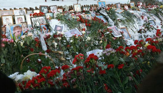 Жители Перми почтили память погибших при пожаре в ночном клубе