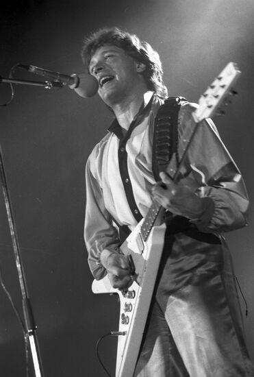 Cолист рок-группы "Земляне" И. Романов