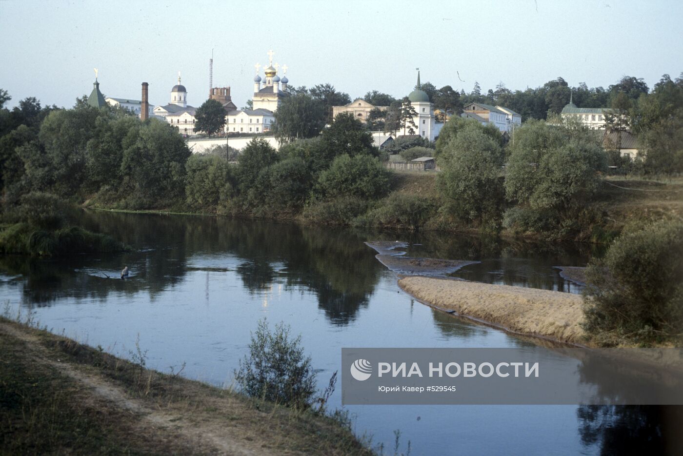 Вид на Свято-Введенский монастырь Оптина пустынь