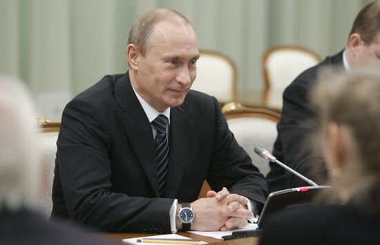 Премьер-министр РФ В.Путин встретился С.Месичем в Москве
