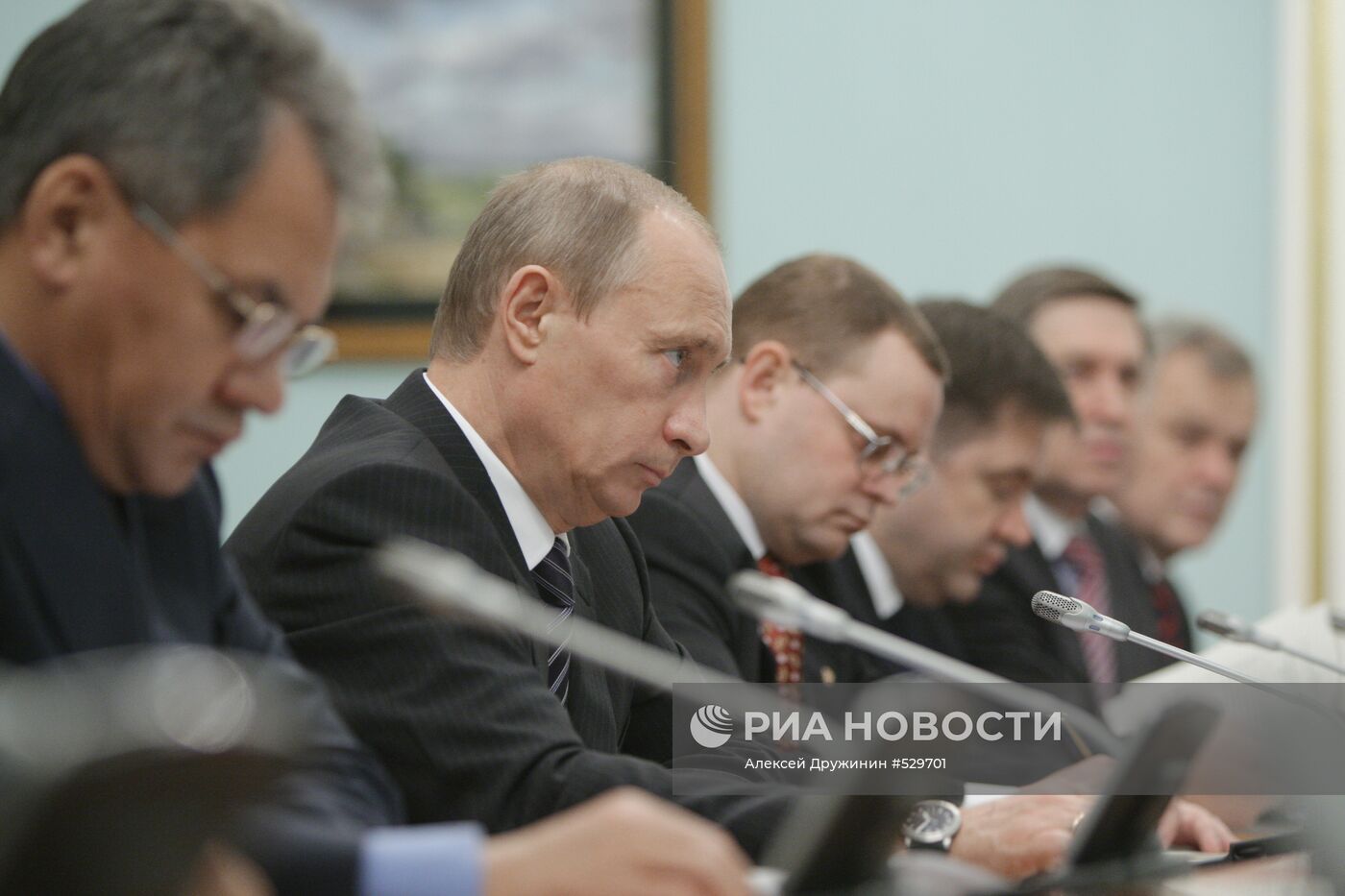 Премьер-министр РФ В.Путин встретился С.Месичем в Москве