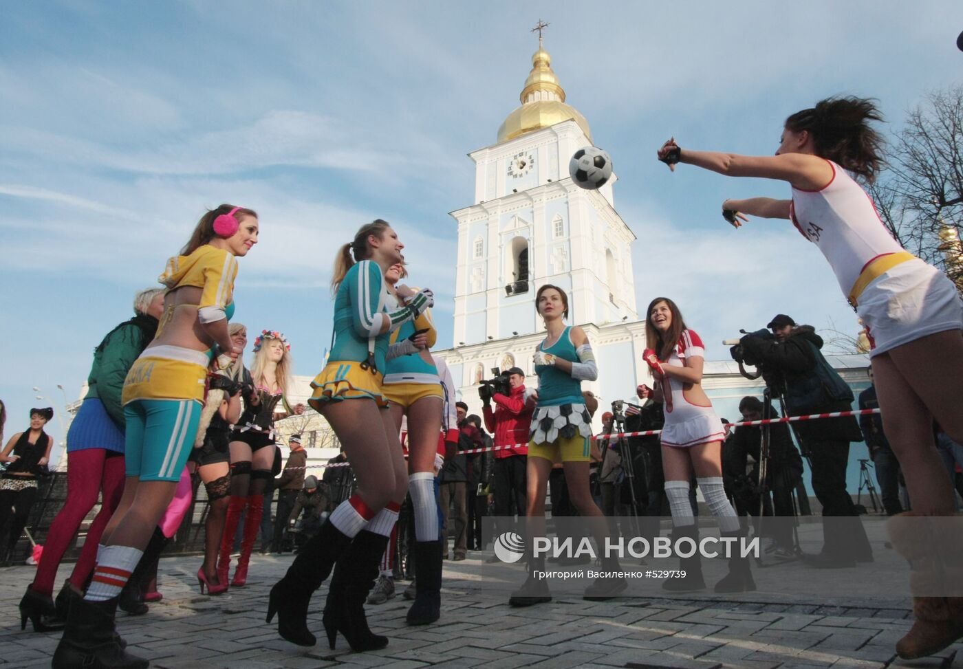 Акция движения FEMEN "Евро 2012 - без проституции!" в Киеве
