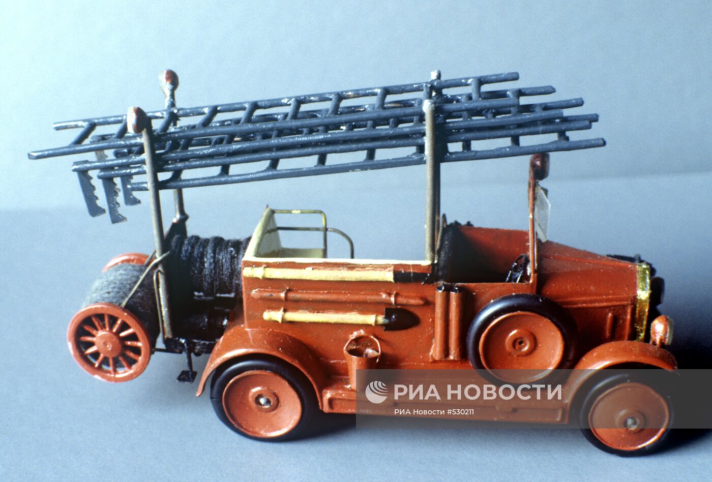 Модель пожарного автомобиля