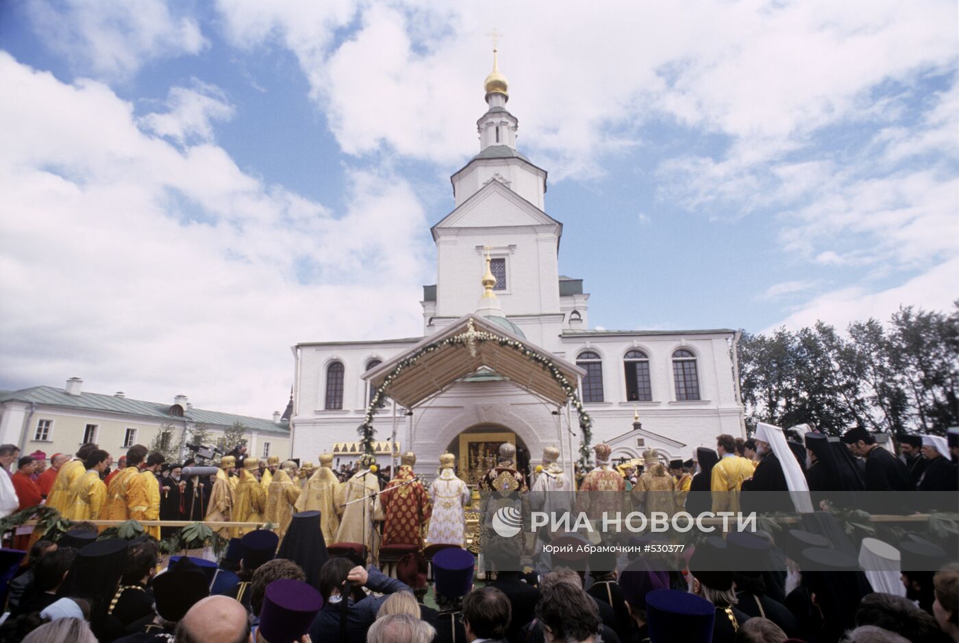 Крещение руси 1988. Крещение Руси фото. Памятник 1000 летию крещения Руси. День крещения Руси фото. Крещение Руси как.