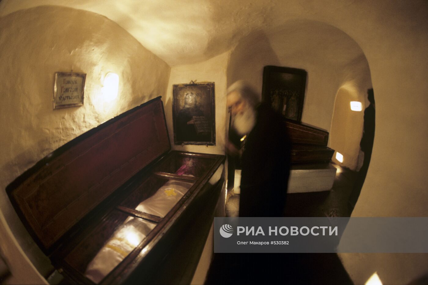 Поклонение мощам святых в дальних пещерах Киево-Печерской лавры