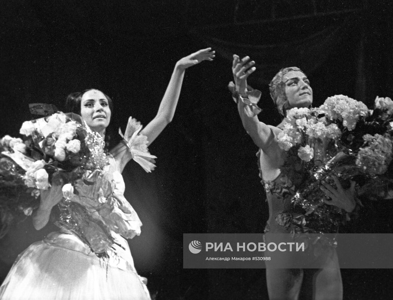Н.Бессмертнова и М.Лиепа после выступления