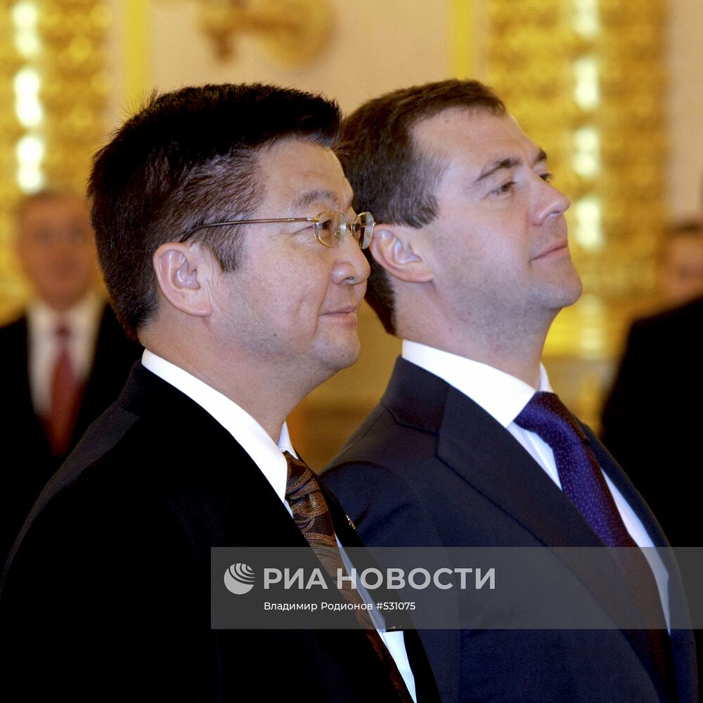 Д.Медведев принял верительные грамоты новых послов в РФ