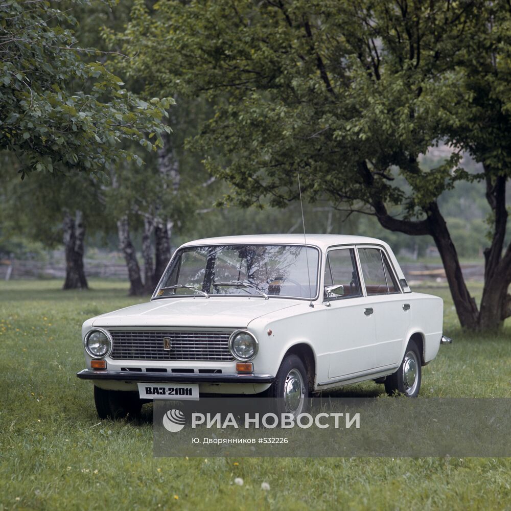 Автомобиль "ВАЗ-21011"