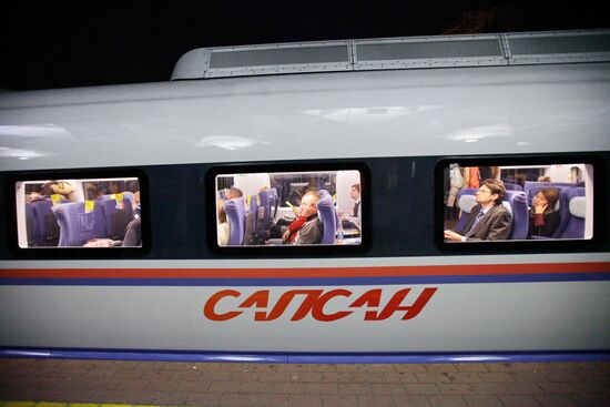 Первый коммерческий рейс высокоскоростного поезда "Сапсан"