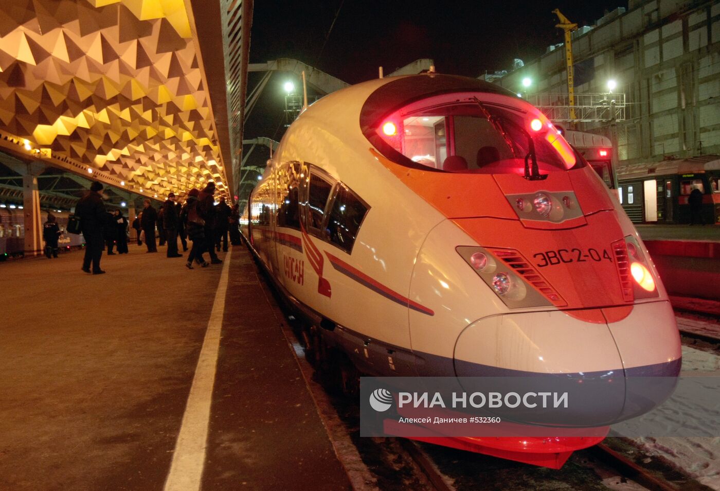 Высокоскоростной поезд "Сапсан" прибыл в Санкт-Петерубрг